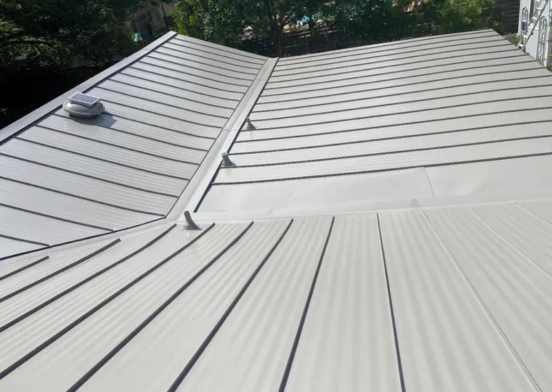 Solar attic fan installed on a metal roof for Roof Ventilation in Venersborg